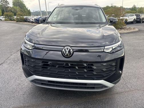 Deep Black Pearl 2026 Volkswagen Tiguan 2.0T S