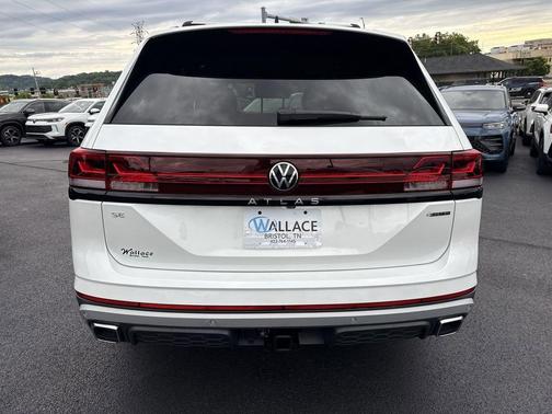 Opal White Pearl 2026 Volkswagen Atlas 2.0T Peak Edition