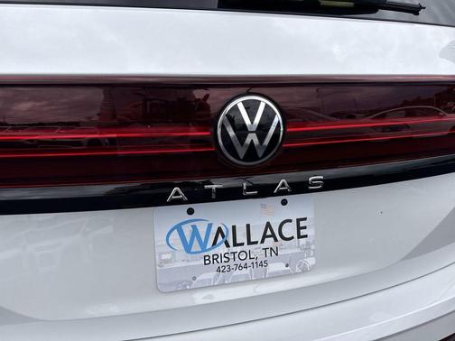 Opal White Pearl 2026 Volkswagen Atlas 2.0T Peak Edition