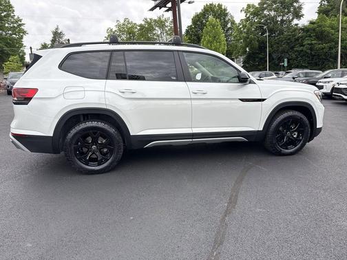 Opal White Pearl 2026 Volkswagen Atlas 2.0T Peak Edition