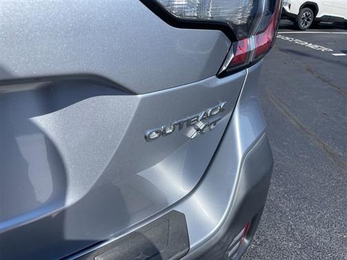 Ice Silver Metallic 2020 Subaru Outback Limited XT