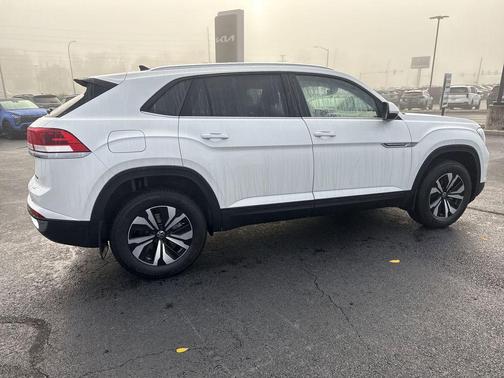 Opal White Pearl 2026 Volkswagen Atlas Cross Sport 2.0T SE