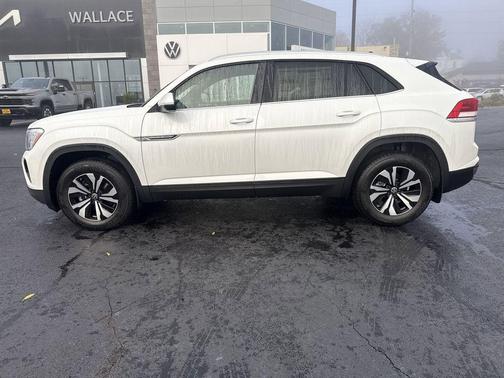 Opal White Pearl 2026 Volkswagen Atlas Cross Sport 2.0T SE