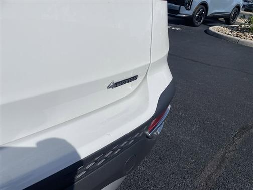 Pure White 2024 Volkswagen Taos 1.5T SE