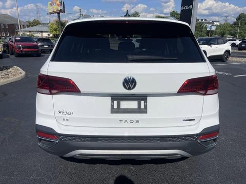 Pure White 2024 Volkswagen Taos 1.5T SE