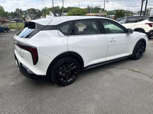 Snow White Pearl 2026 Kia K4 GT-LINE