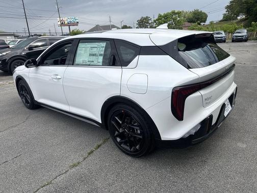 Snow White Pearl 2026 Kia K4 GT-LINE