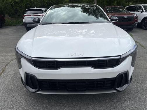 Snow White Pearl 2026 Kia K4 GT-LINE