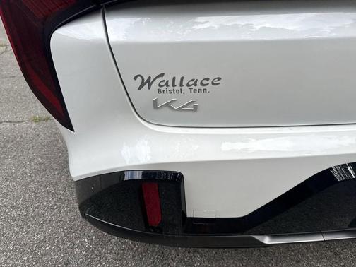 Snow White Pearl 2026 Kia K4 GT-LINE