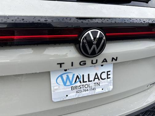 Sandstone 2026 Volkswagen Tiguan 2.0T SE R-Line Black
