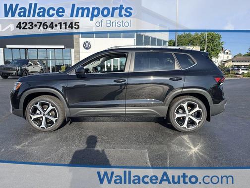 Deep Black Pearl 2026 Volkswagen Taos 1.5T SEL