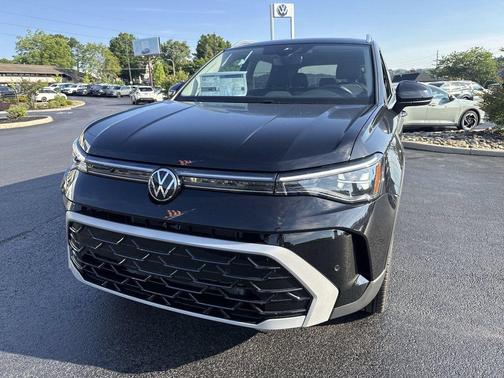 Deep Black Pearl 2026 Volkswagen Taos 1.5T SEL