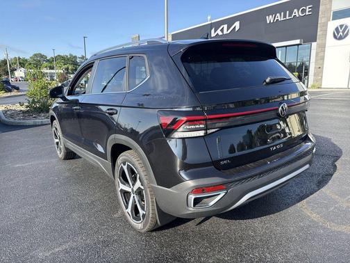 Deep Black Pearl 2026 Volkswagen Taos 1.5T SEL