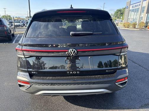 Deep Black Pearl 2026 Volkswagen Taos 1.5T SEL