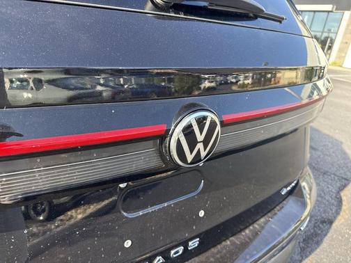 Deep Black Pearl 2026 Volkswagen Taos 1.5T SEL