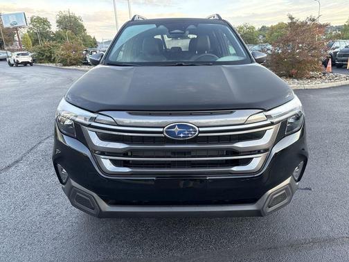 Crystal Black Silica 2025 Subaru Forester Limited