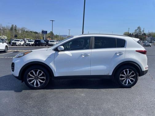 Snow White Pearl 2017 Kia Sportage EX