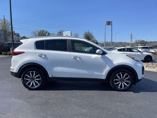 Snow White Pearl 2017 Kia Sportage EX