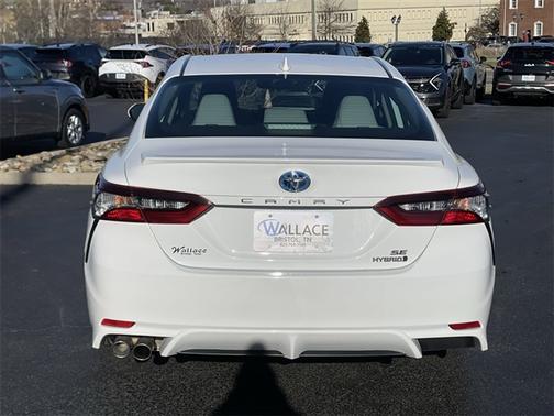 2024 Toyota Camry Hybrid SE