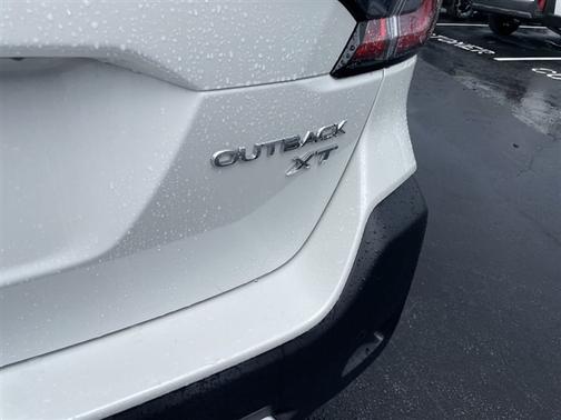 Crystal White Pearl 2023 Subaru Outback Limited XT