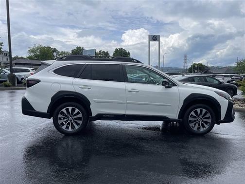 Crystal White Pearl 2023 Subaru Outback Limited XT