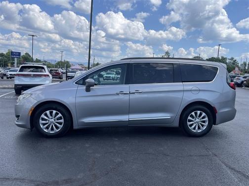 Billet Silver Metallic Clearcoat 2017 Chrysler Pacifica Touring-L