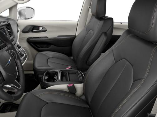 Billet Silver Metallic Clearcoat 2017 Chrysler Pacifica Touring-L