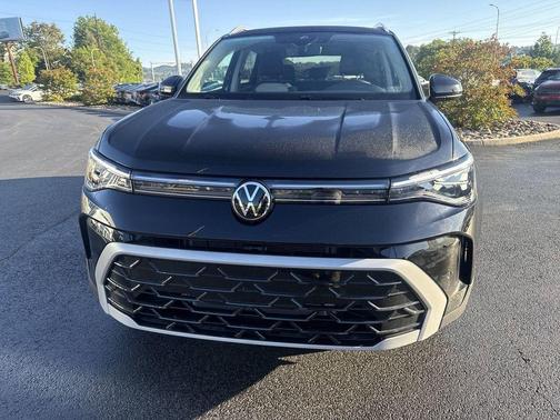Deep Black Pearl 2026 Volkswagen Taos 1.5T SEL