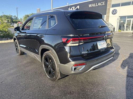 Deep Black Pearl 2026 Volkswagen Taos 1.5T SEL