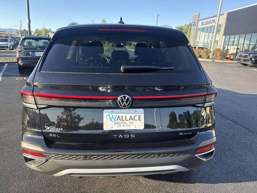 Deep Black Pearl 2026 Volkswagen Taos 1.5T SEL