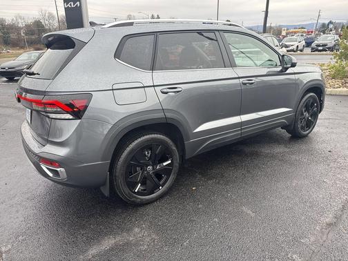 Platinum Gray Metallic 2026 Volkswagen Taos 1.5T SE