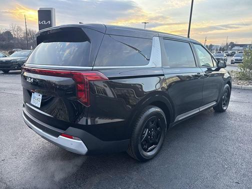 Aurora Black Pearl 2026 Kia Carnival LXS