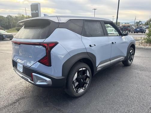 Gray 2027 Kia Seltos S