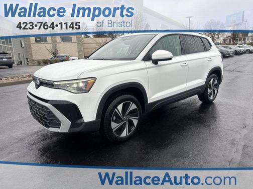 Pure White 2025 Volkswagen Taos 1.5T SE