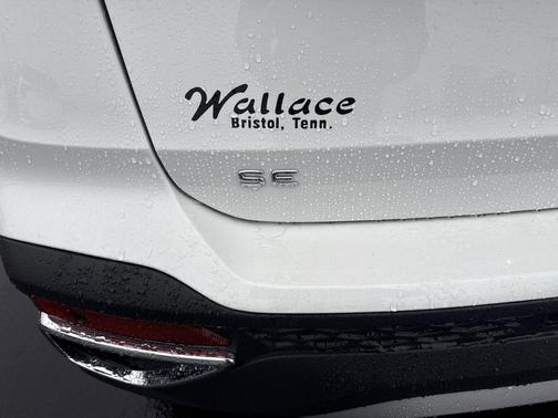 Pure White 2025 Volkswagen Taos 1.5T SE