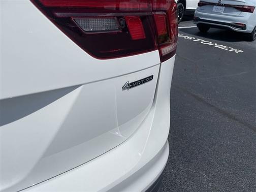 Pure White 2024 Volkswagen Tiguan 2.0T S