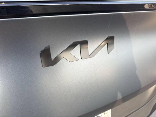 Shadow 2026 Kia Sportage Hybrid X-Line