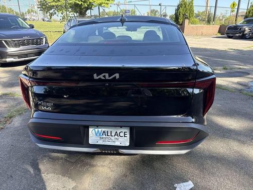 Aurora Black Pearl 2026 Kia K4 LX