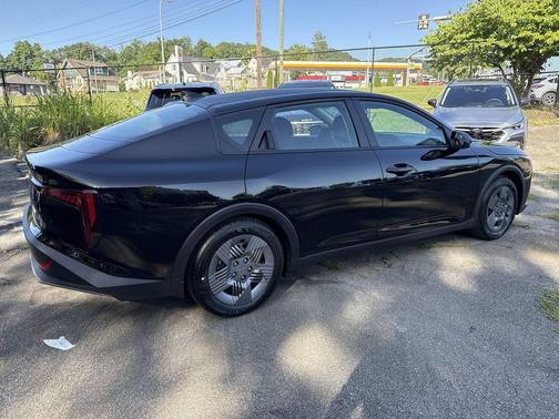 Aurora Black Pearl 2026 Kia K4 LX