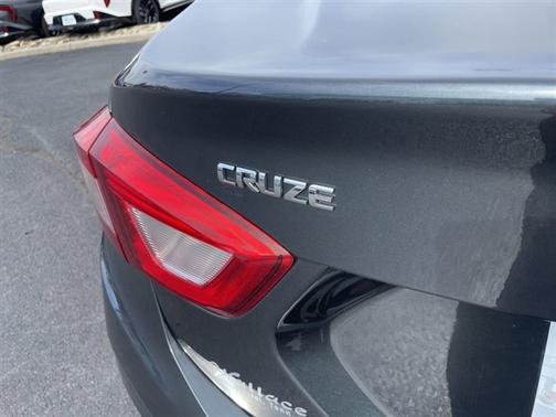 Graphite Metallic 2018 Chevrolet Cruze LT