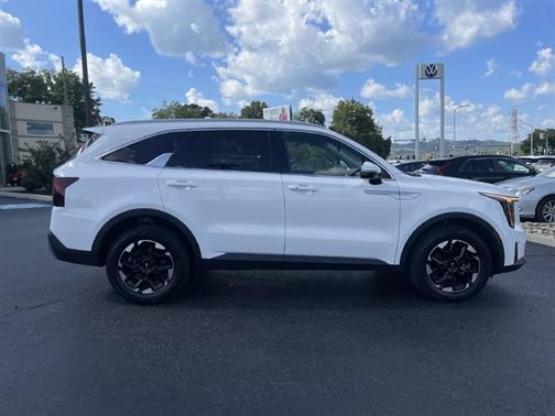 Glacial White Pearl 2024 Kia Sorento S