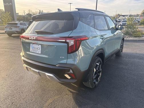 Blue / Black 2026 Kia Seltos S