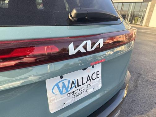 Blue / Black 2026 Kia Seltos S