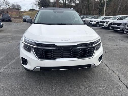 Clear White / Black Roof 2026 Kia Seltos S