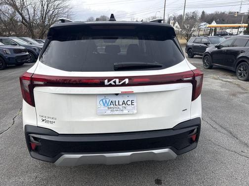 Clear White / Black Roof 2026 Kia Seltos S