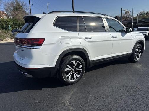 Opal White Pearl 2026 Volkswagen Atlas 2.0T SE