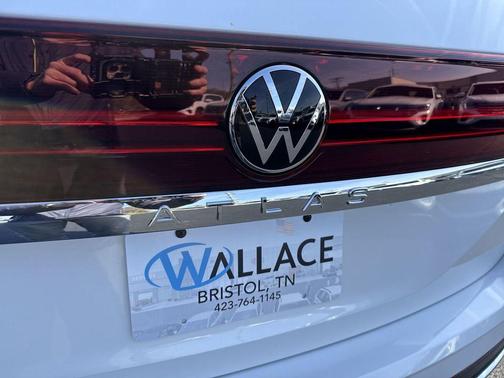 Opal White Pearl 2026 Volkswagen Atlas 2.0T SE