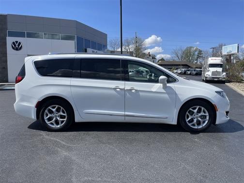 Bright White Clearcoat 2020 Chrysler Pacifica Touring-L Plus