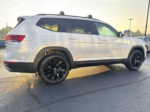 Opal White Pearl 2026 Volkswagen Atlas 2.0T SE w/Technology