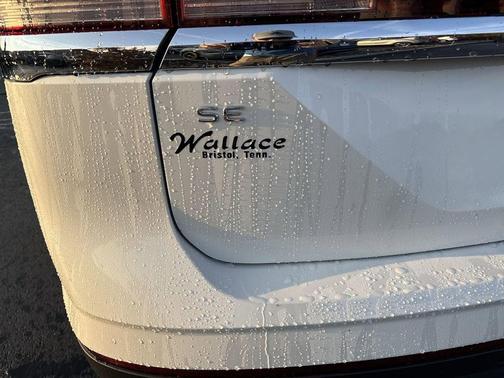 Opal White Pearl 2026 Volkswagen Atlas 2.0T SE w/Technology